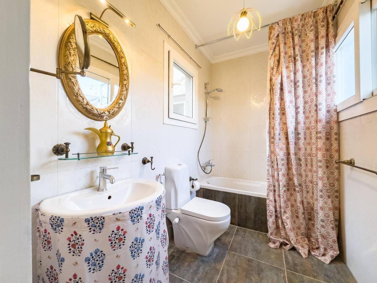 Maadi Suker Khan, Vintage Oasis. Apartment