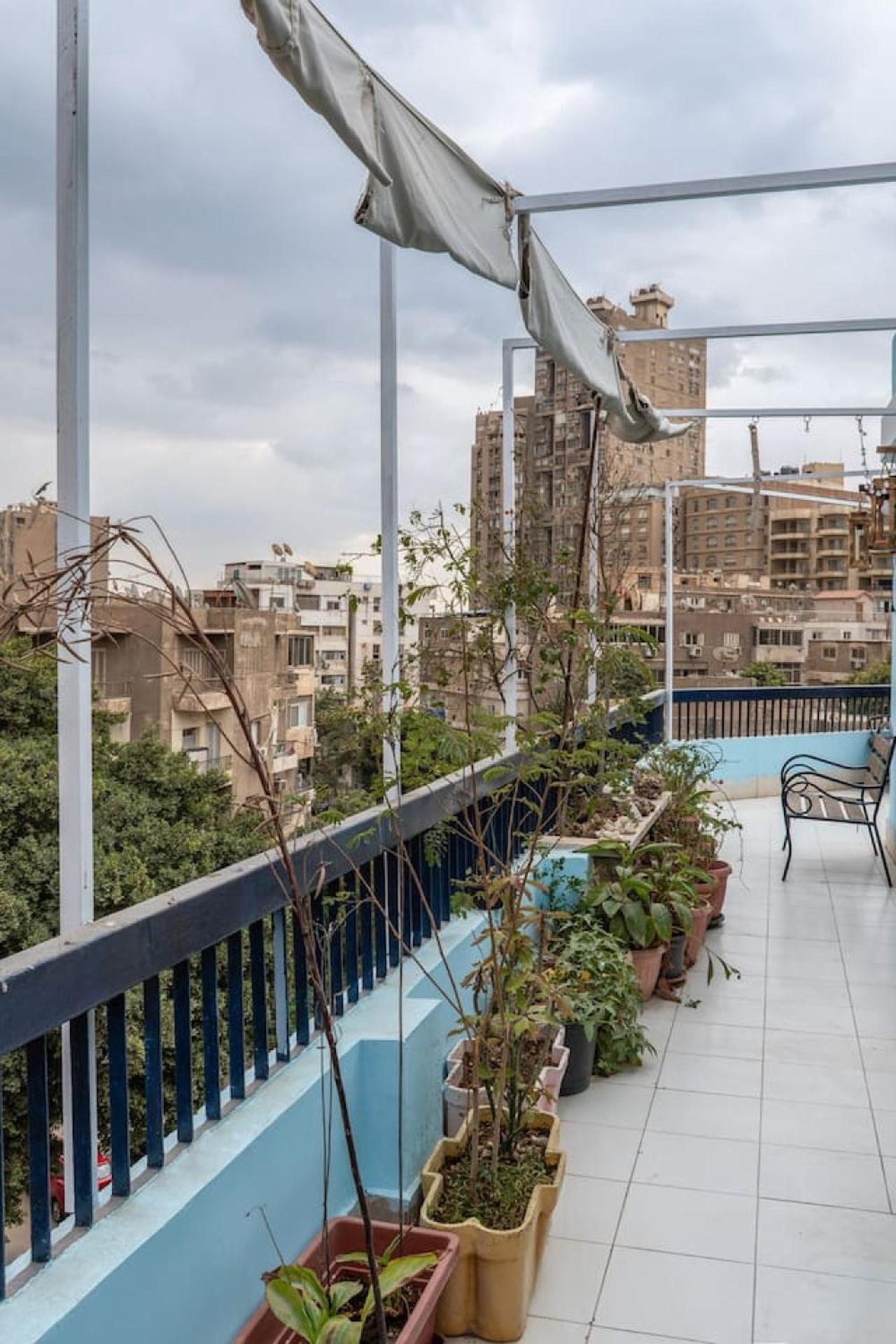 Maadi Suker Khan, Vintage Oasis.